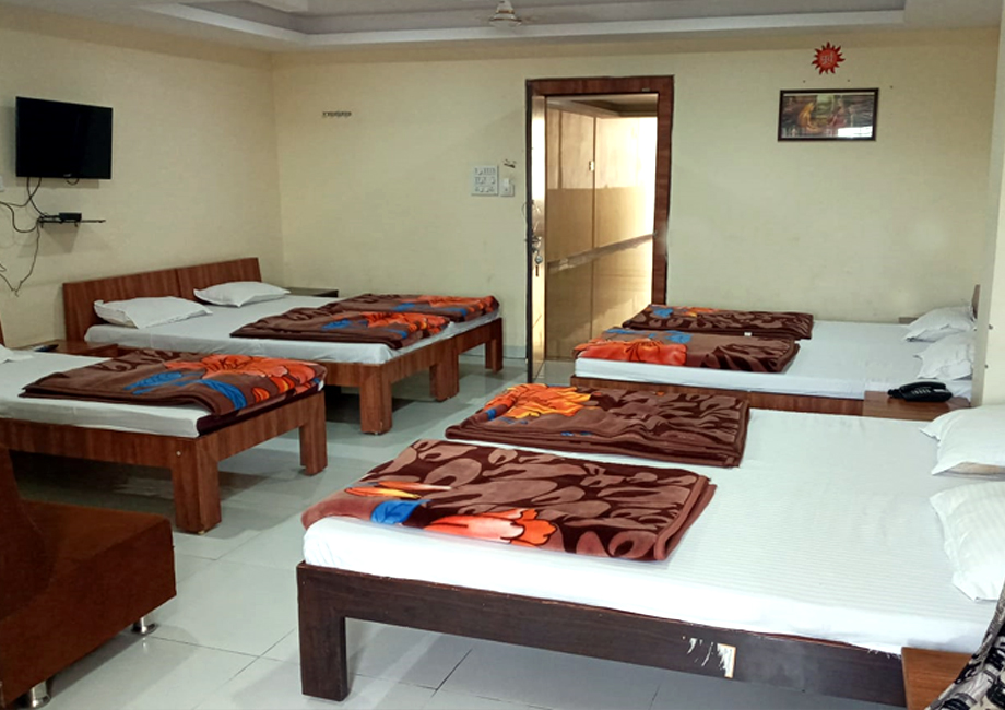 8 Beds Suite